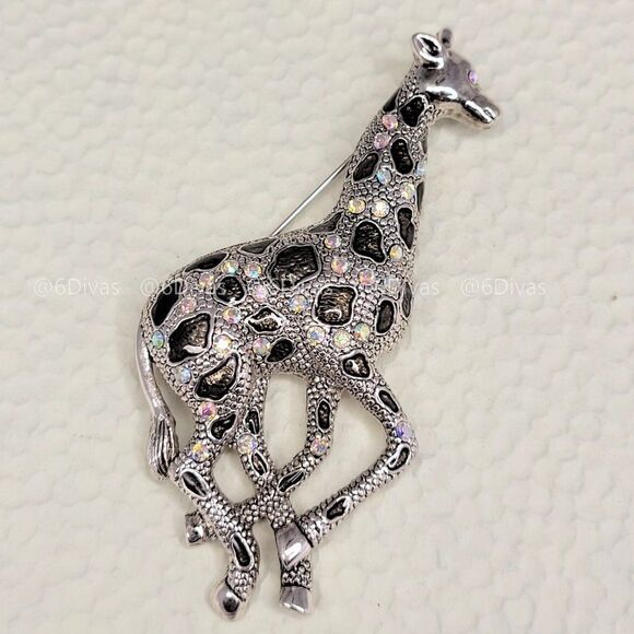 Silvertone Giraffe Brooch - Picture 1 of 15